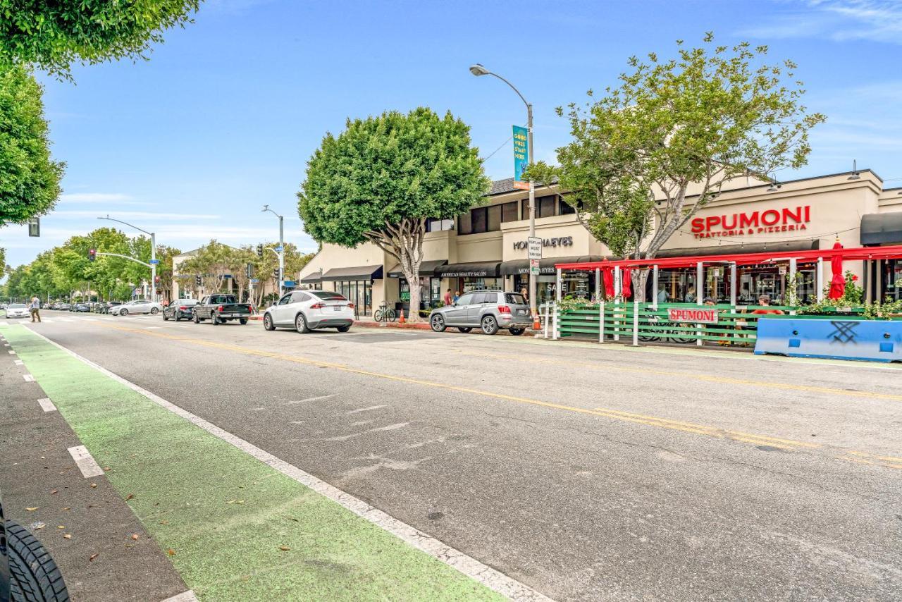 Renovateed Two-bedroom In Santa Monica Apartment