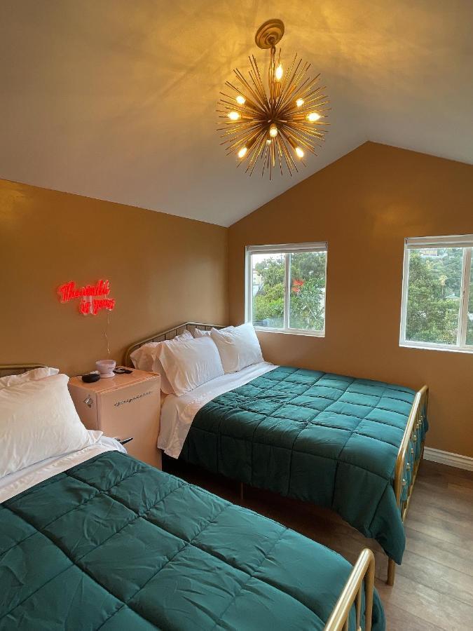 Glamping Hollywood Hills - Luxury Tiny House Los Angeles