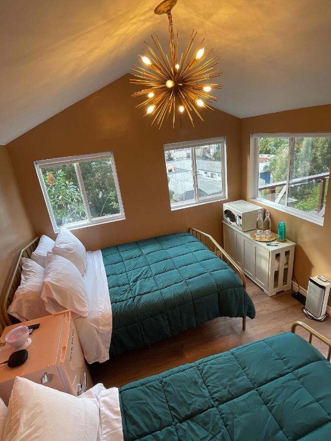 Glamping Hollywood Hills - Luxury Tiny House Los Angeles