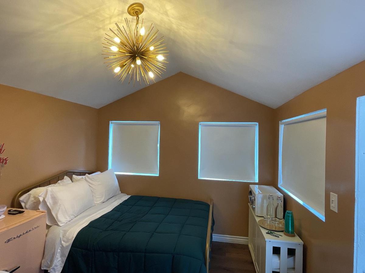 Glamping Hollywood Hills - Luxury Tiny House Los Angeles