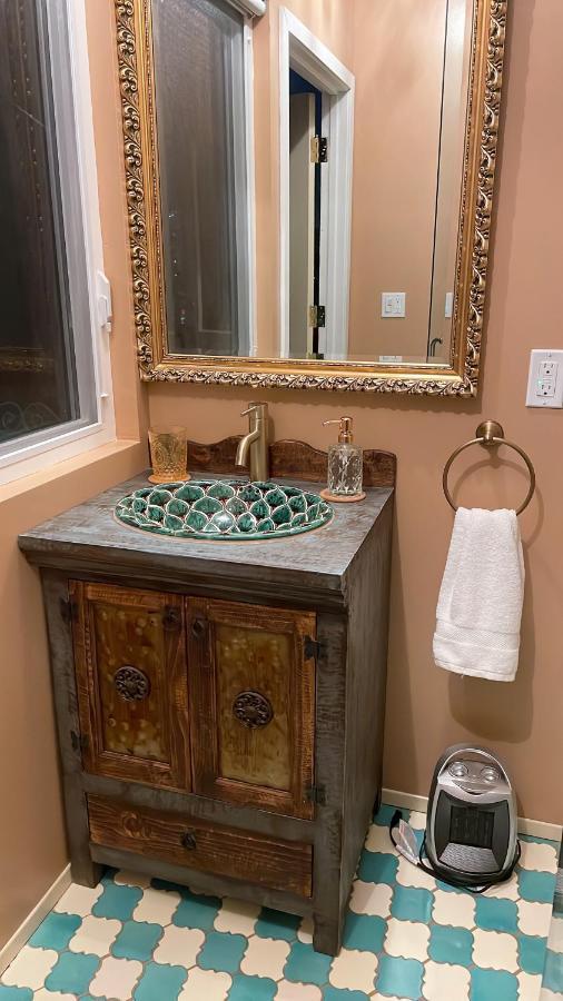 Glamping Hollywood Hills - Luxury Tiny House Los Angeles
