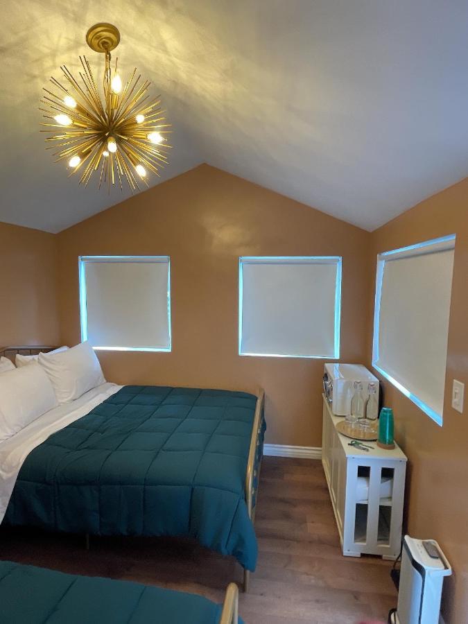 Glamping Hollywood Hills - Luxury Tiny House Los Angeles