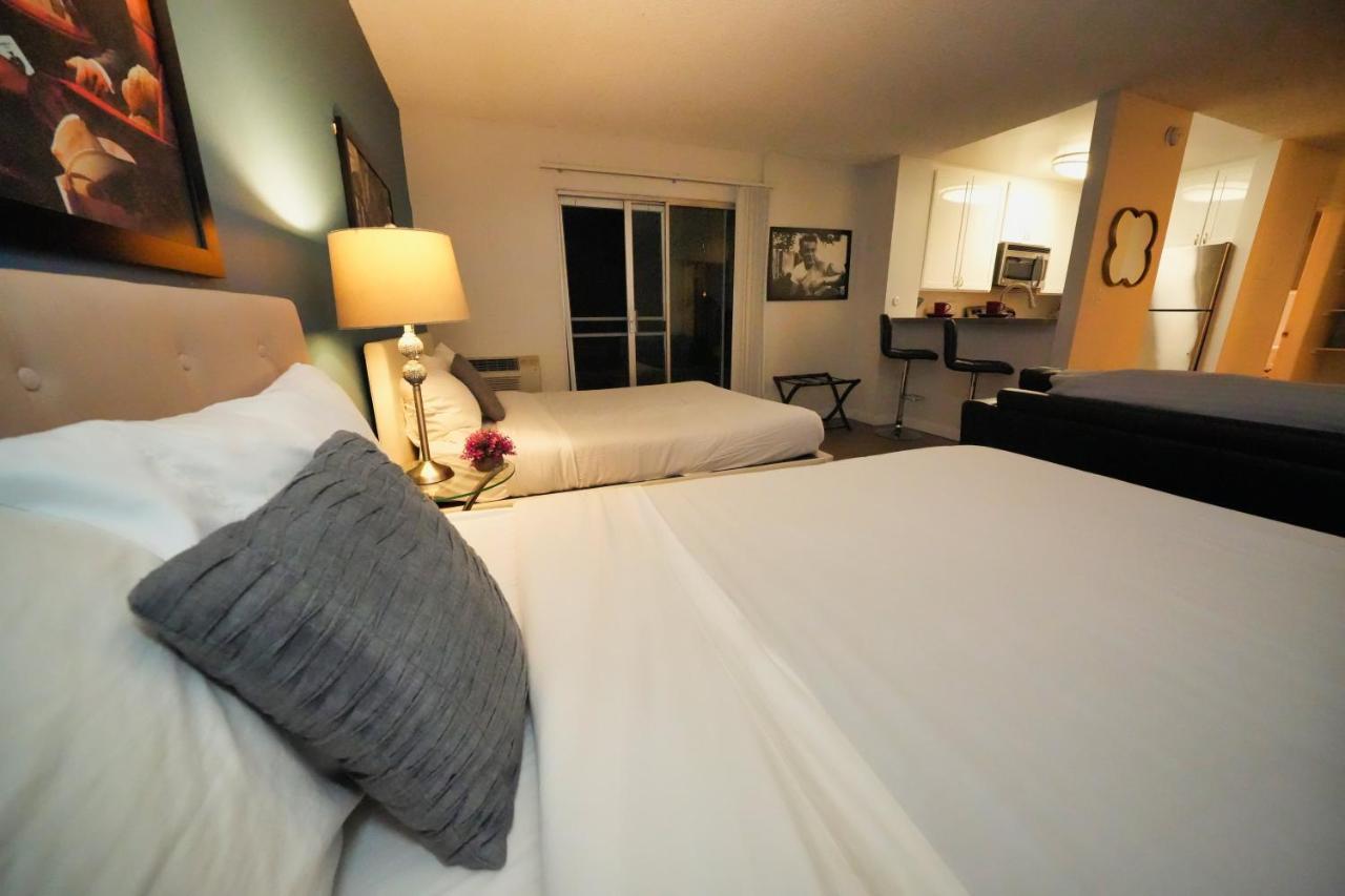 Hollywood Studio With Pool Close To Downtown