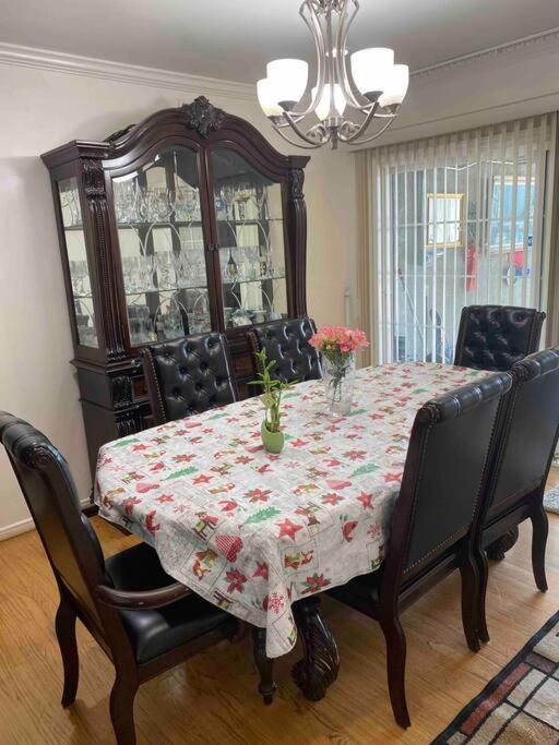 Vacation W Pool &garden 6 Guests Near Csun * Los Angeles