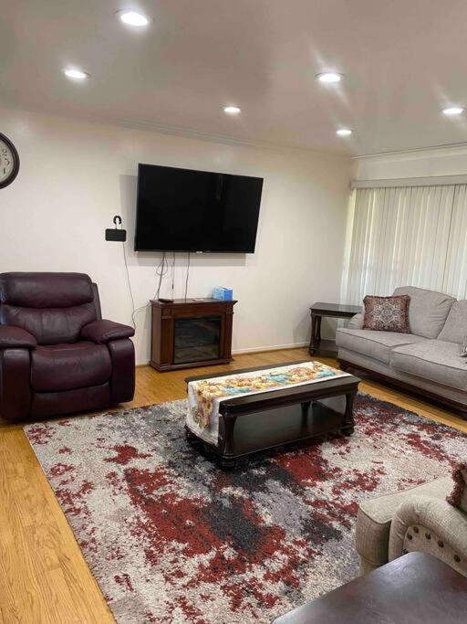 Vacation W Pool &garden 6 Guests Near Csun * Los Angeles