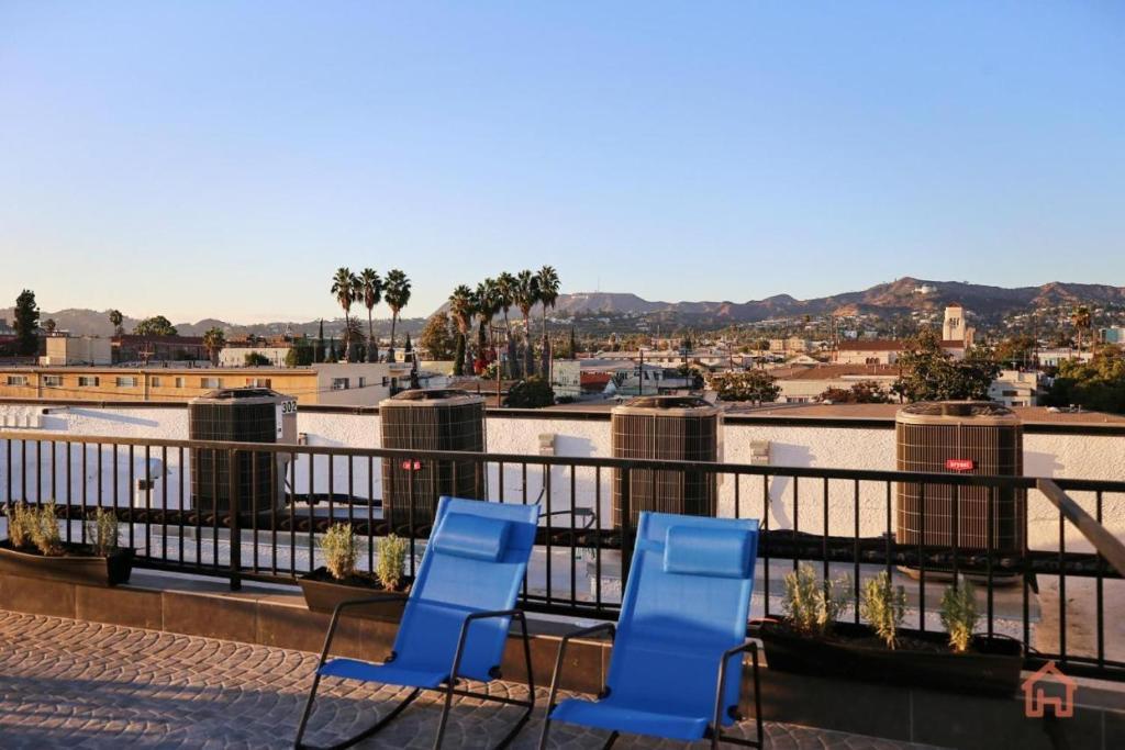 New Luxury Hollywood Sign View- Apartment