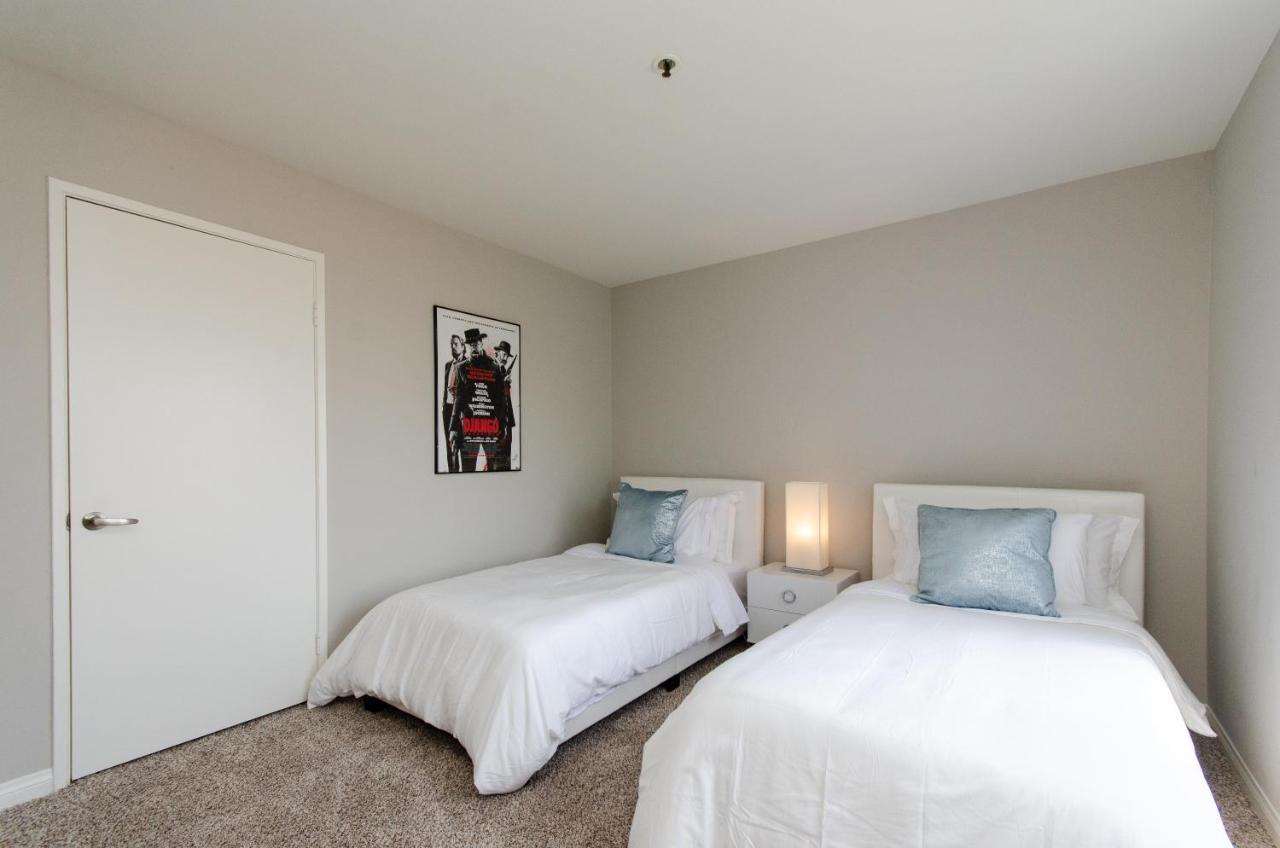 Sunset Strip 2 Bedroom 2 Bathroom With Pool & Views Apartment Los Angeles