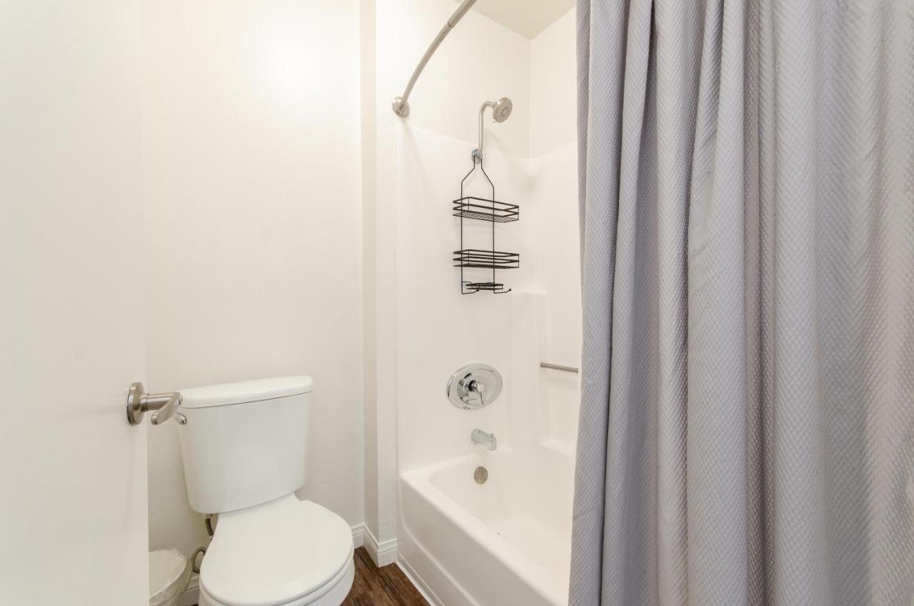 Sunset Strip 2 Bedroom 2 Bathroom With Pool & Views Apartment Los Angeles