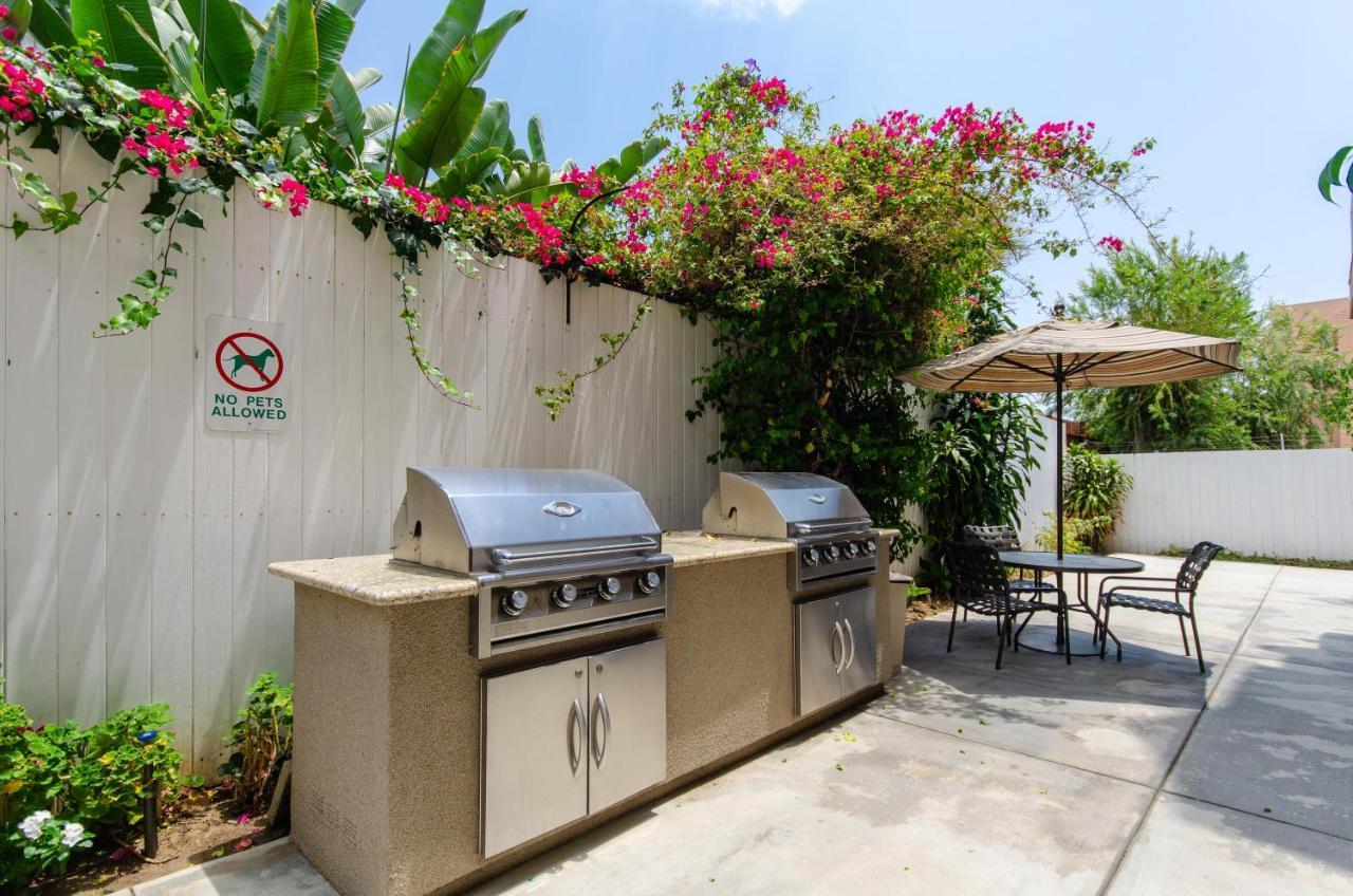 Sunset Strip 2 Bedroom 2 Bathroom With Pool & Views Apartment Los Angeles