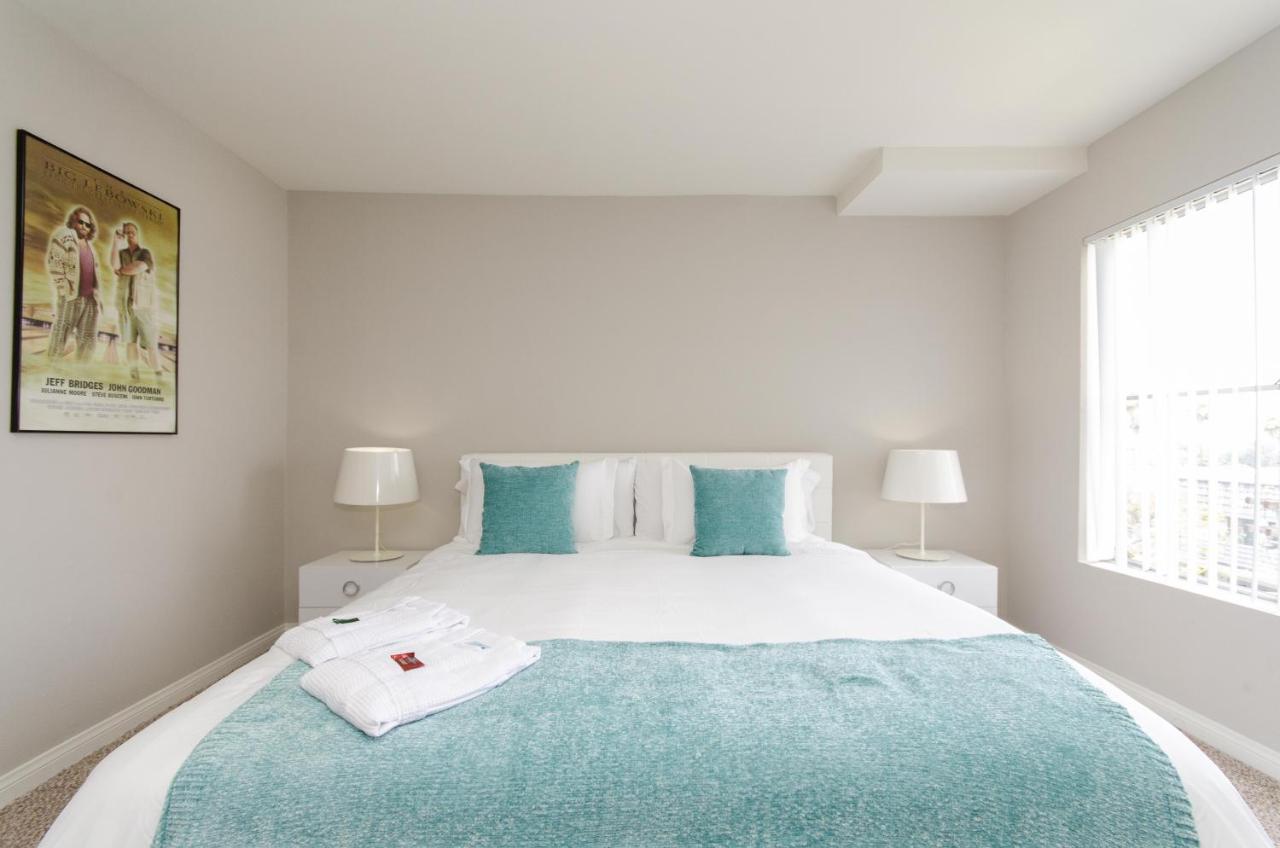 Sunset Strip 2 Bedroom 2 Bathroom With Pool & Views