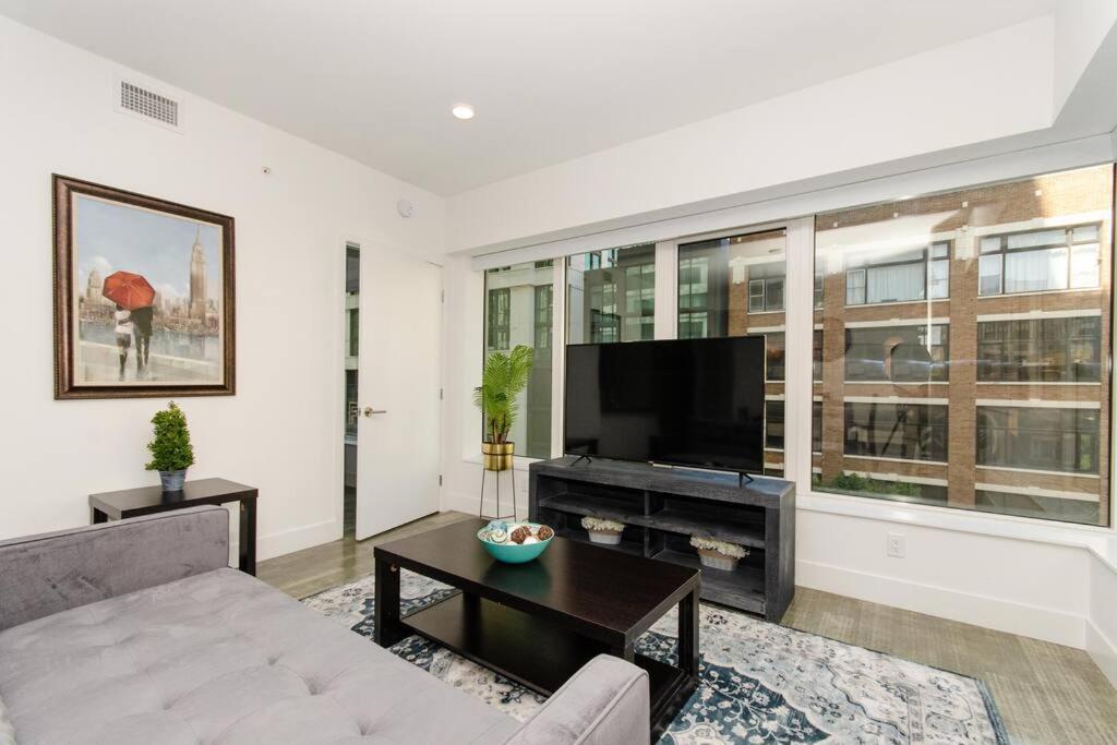 Skyline Views 3bed Apt La Live Convntion Centr 11110 *