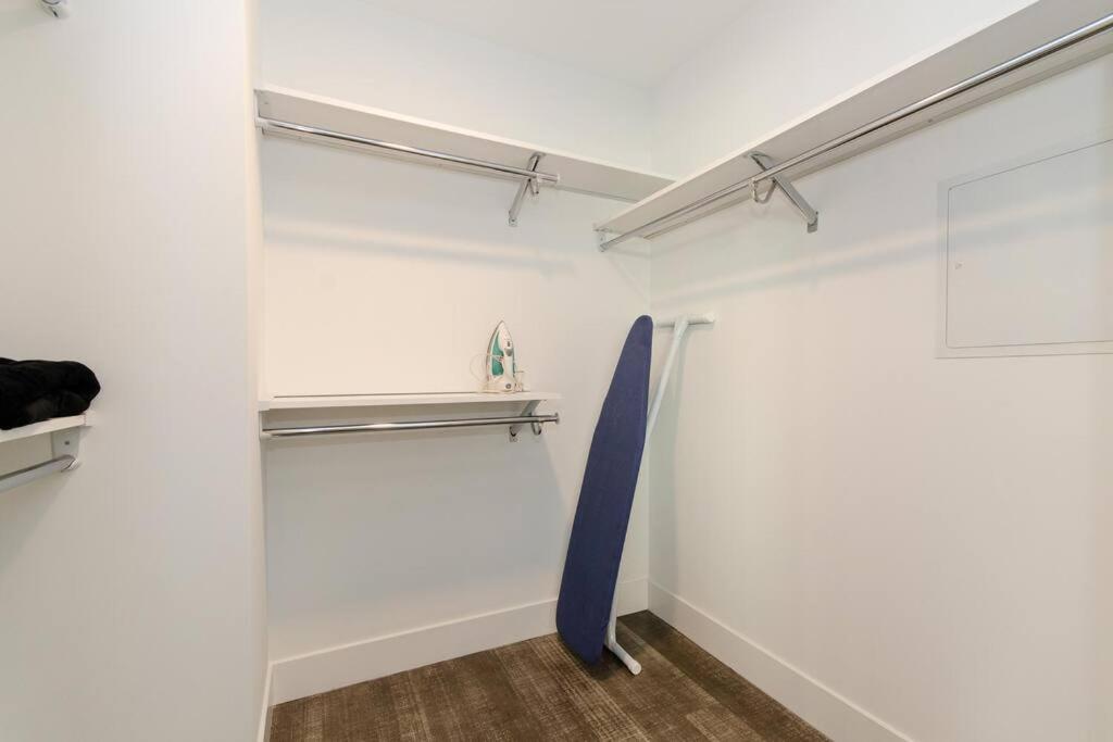Skyline Views 3bed Apt La Live Convntion Centr 11110 *