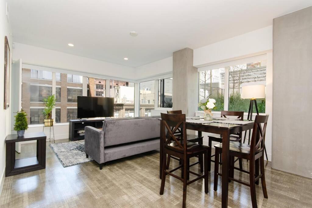 Skyline Views 3bed Apt La Live Convntion Centr 11110