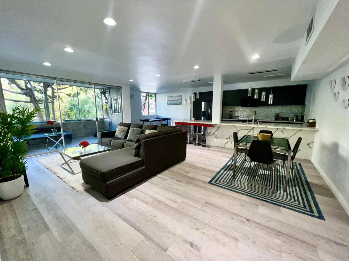 Hollywood 2 Bedroom Apartment