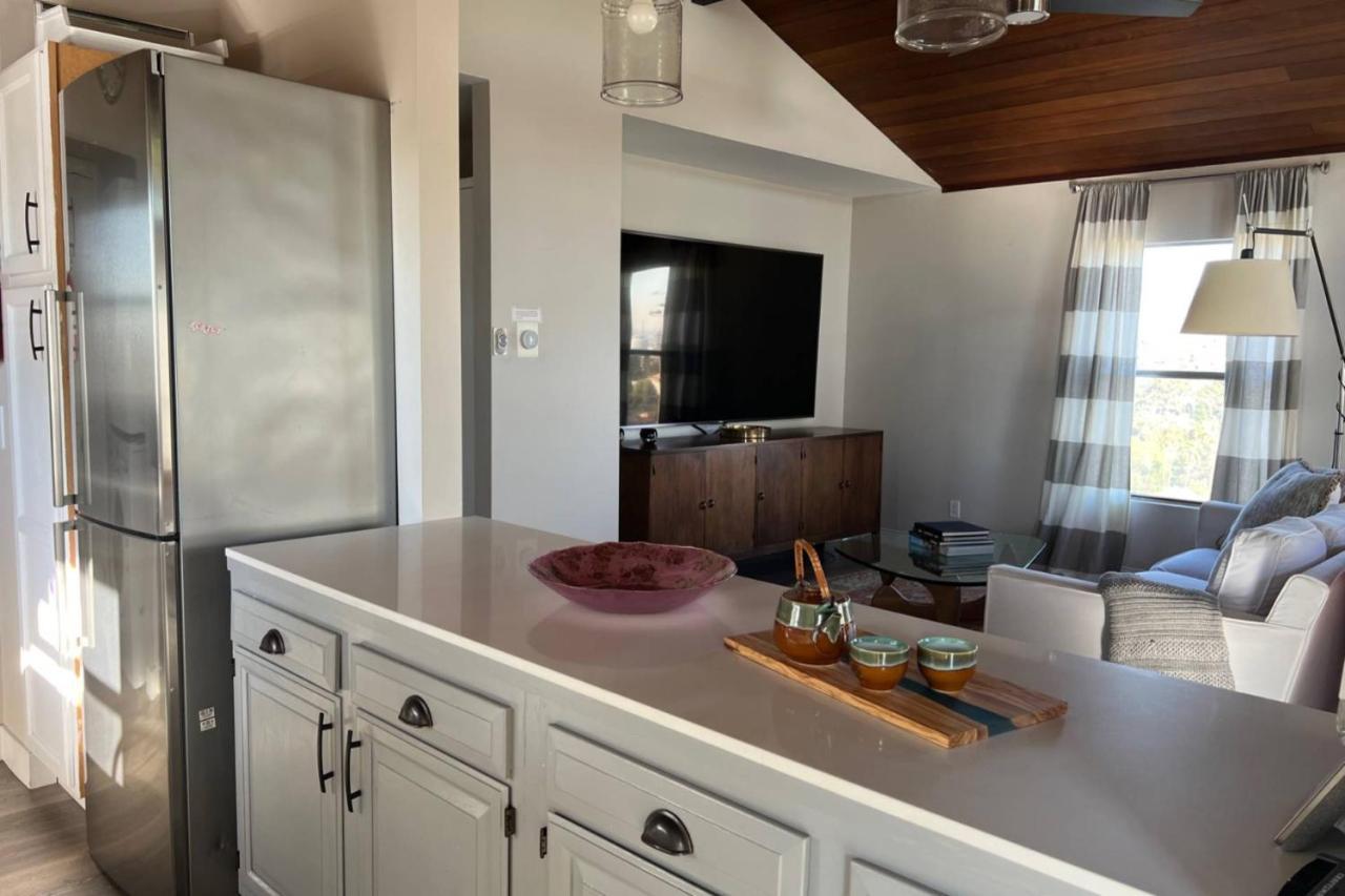 Hollywood Hideaway Holiday home