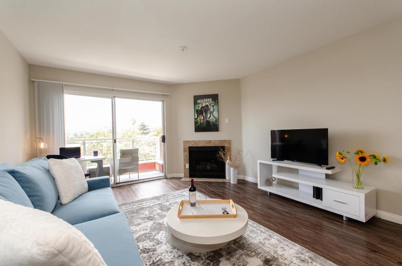Sunset Strip 2 Bedroom 2 Bathroom With Pool & Views Apartment