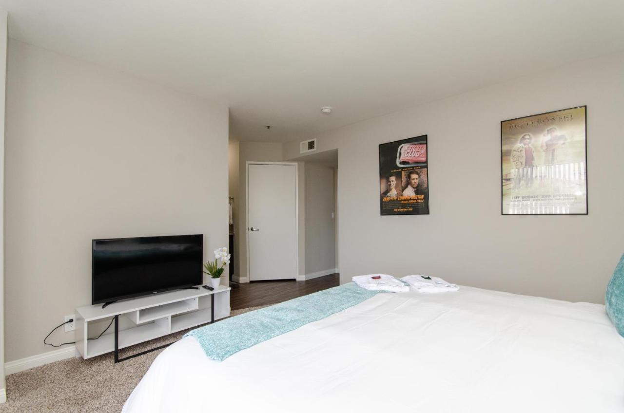 Sunset Strip 2 Bedroom 2 Bathroom With Pool & Views * Los Angeles