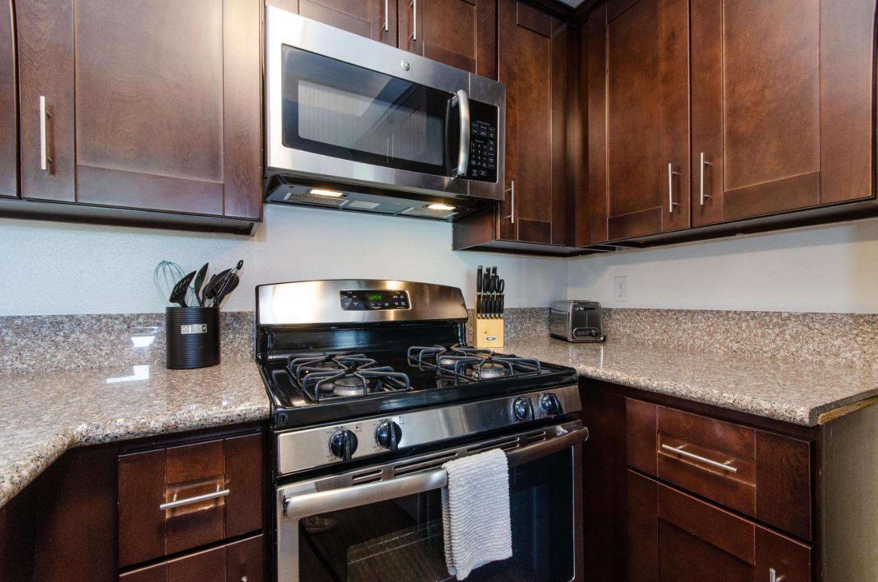 Sunset Strip 2 Bedroom 2 Bathroom With Pool & Views *
