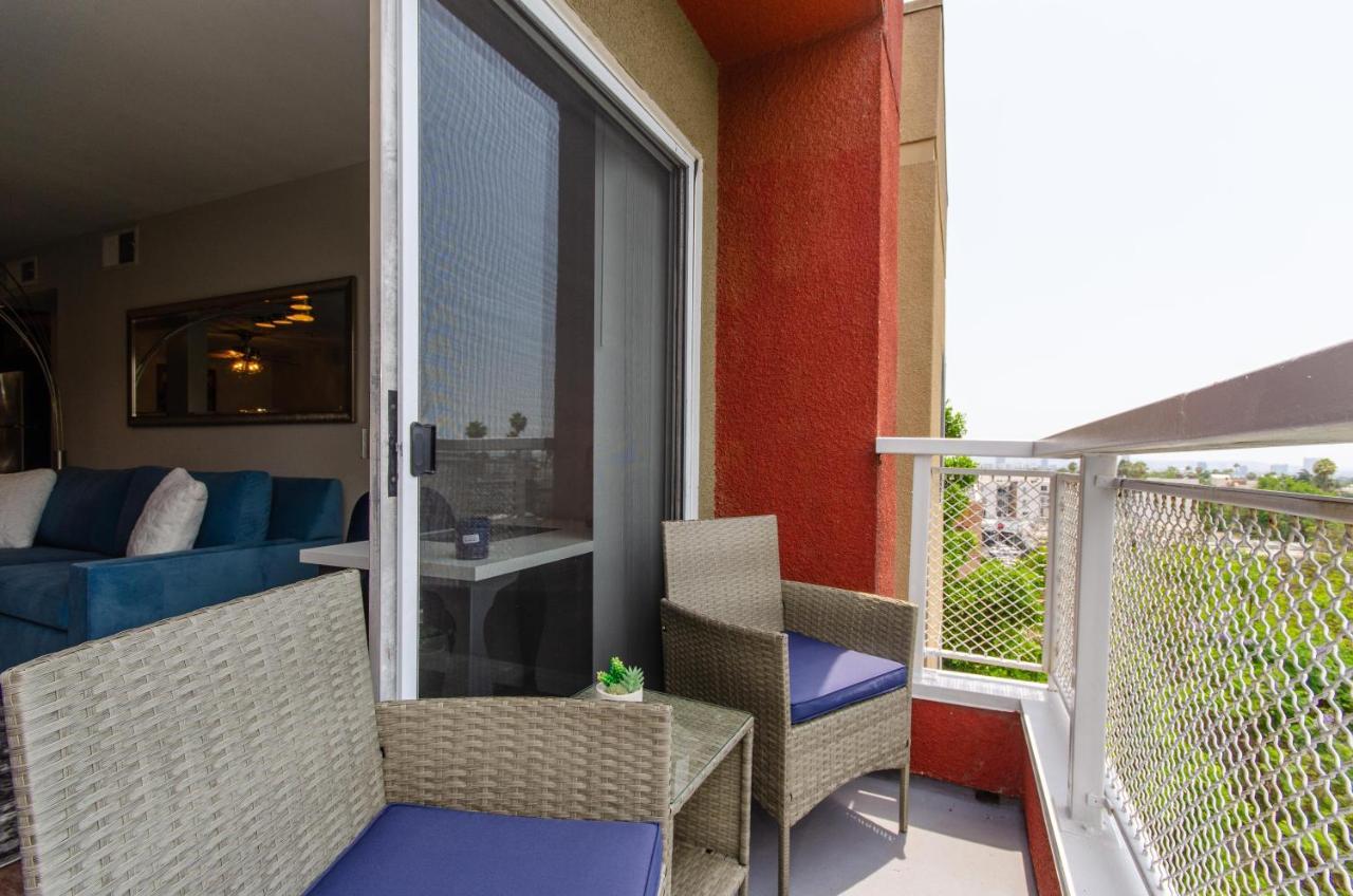 Sunset Strip 2 Bedroom 2 Bathroom With Pool & Views Apartment Los Angeles