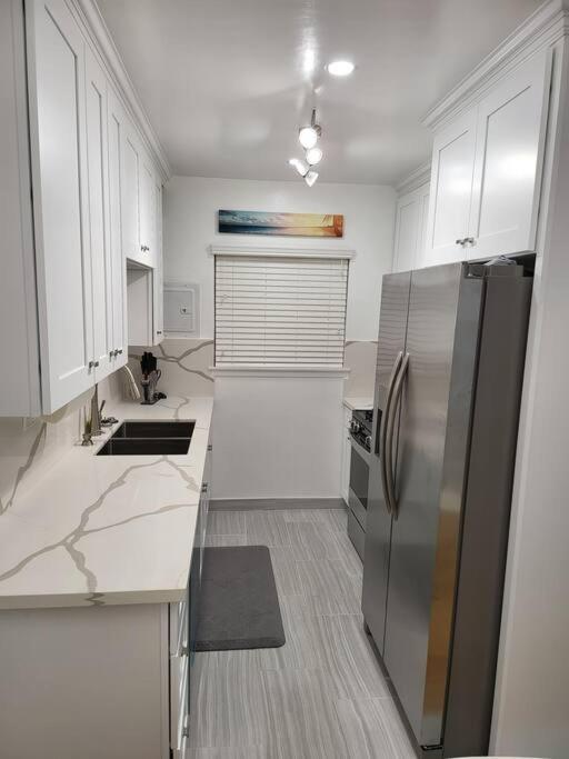 Apartment Luxury Modern Santa Monica Unit! *