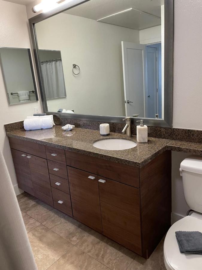 Marina: Modern Gated With Dual Master Apartment *