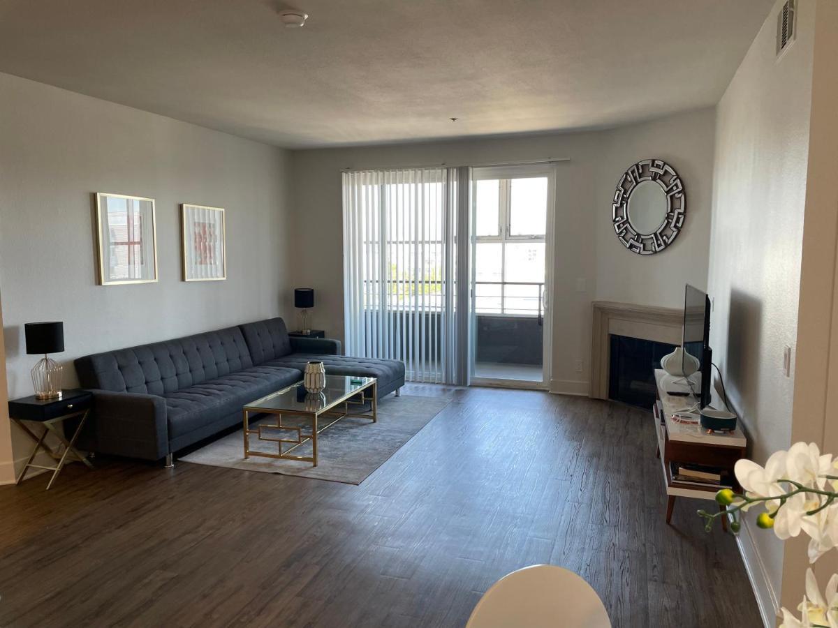 Apartment Marina: Modern Gated With Dual Master *