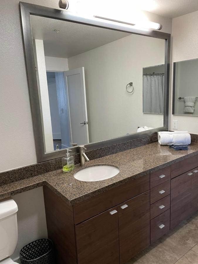 Marina: Modern Gated With Dual Master Apartment *