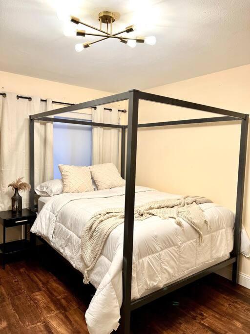 Apartment Elegant Hollywood Retreat - Spacious 2br 2ba With Resort-style Amenities *