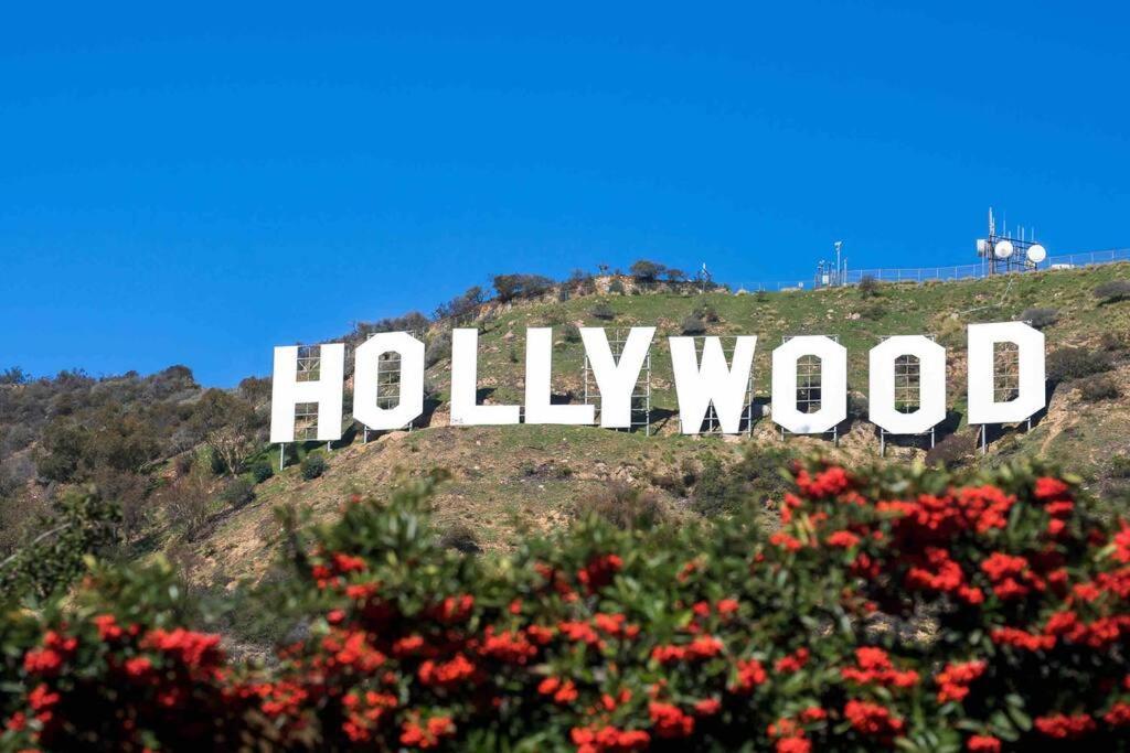 Elegant Hollywood Retreat - Spacious 2br 2ba With Resort-style Amenities Apartment Los Angeles