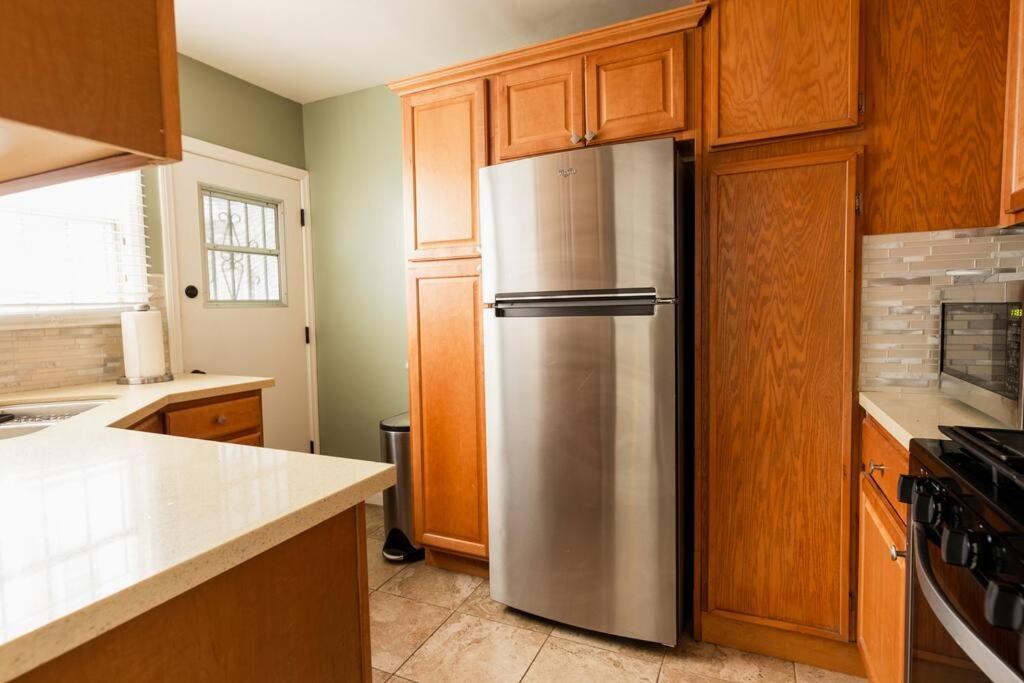 Charming La 2 Bedroom For Your Away From Apartment