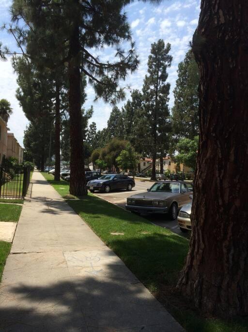 Charming La 2 Bedroom For Your Away From
