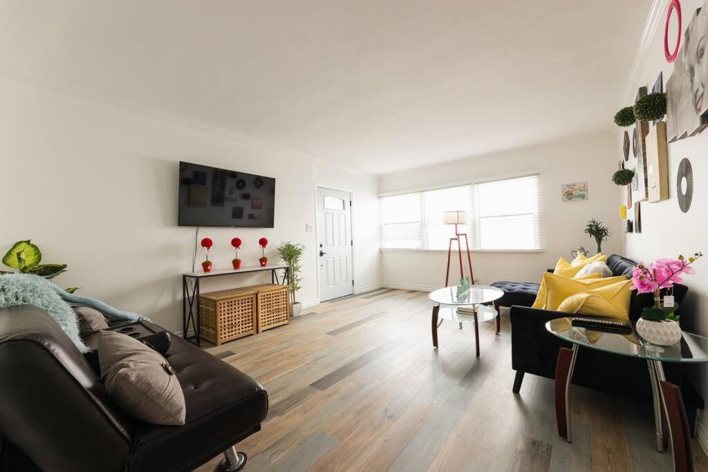 Charming La 2 Bedroom For Your Away From * Los Angeles