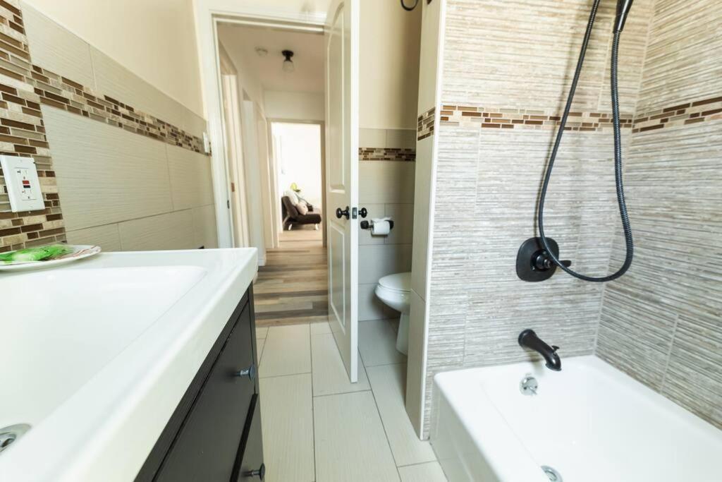 Charming La 2 Bedroom For Your Away From Apartment Los Angeles