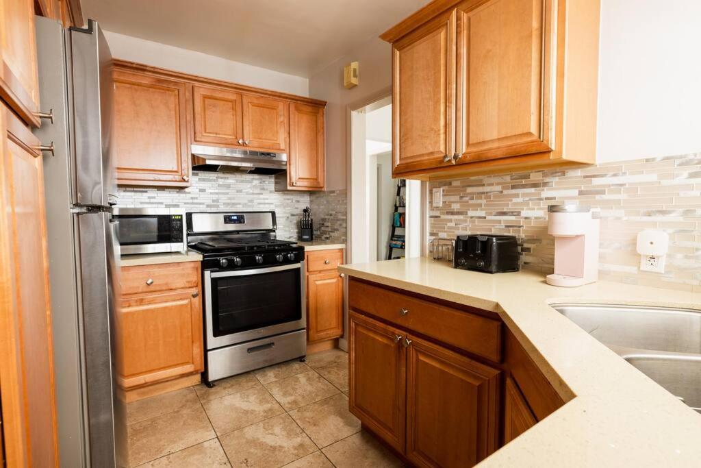 Charming La 2 Bedroom For Your Away From Apartment *