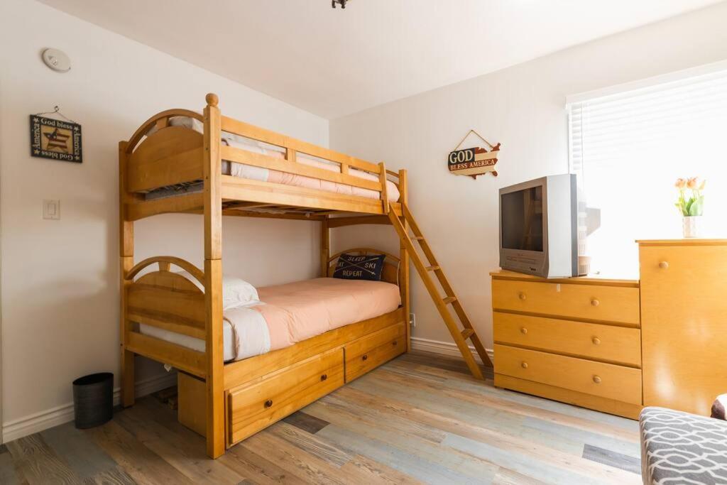 Charming La 2 Bedroom For Your Away From Apartment Los Angeles