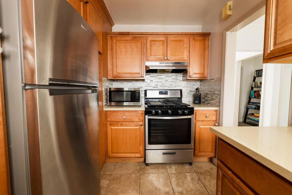 Apartment Charming La 2 Bedroom For Your Away From