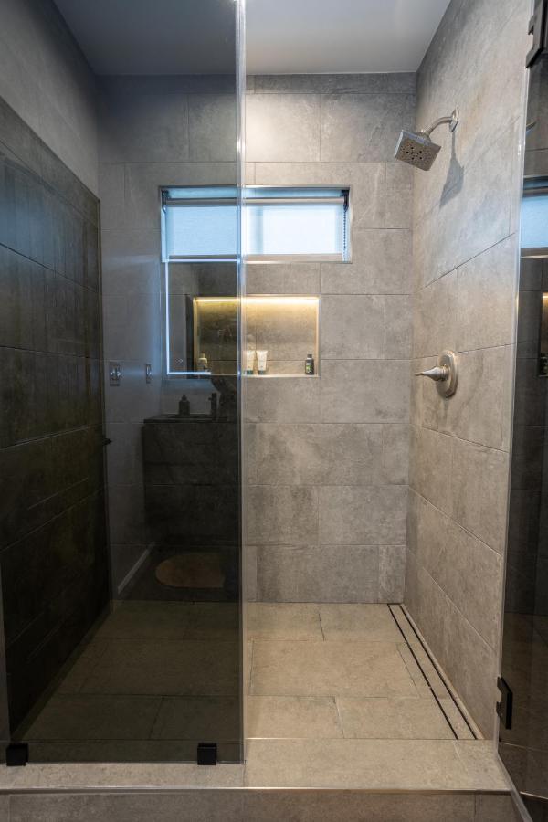 Bungalow W Free Parking 4 Min From Sofi, 8min From Airport Villa *