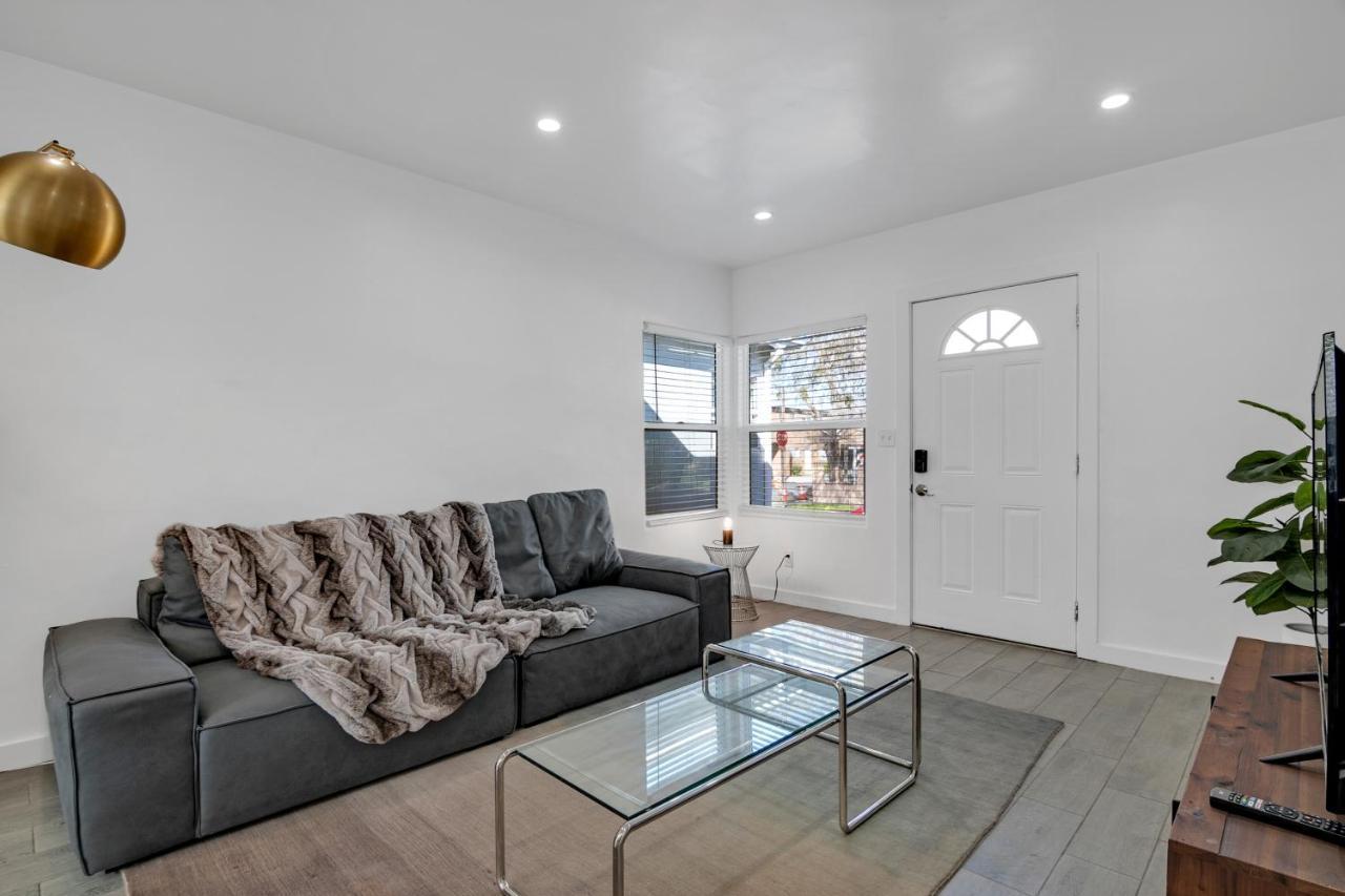 Modern House Central Location Apartment