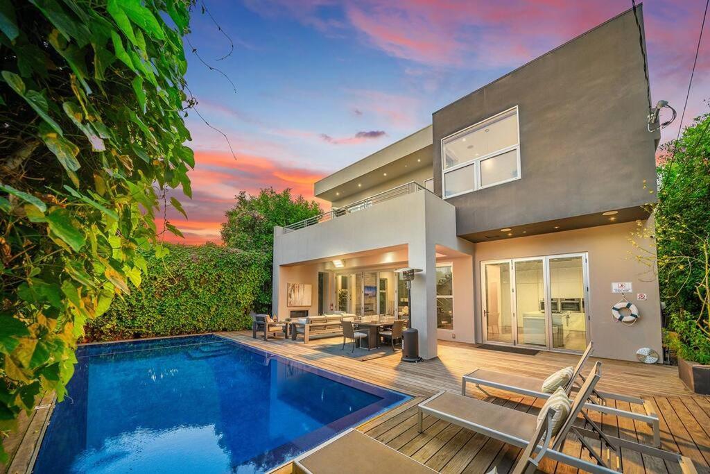 Beverly Grove D Villa