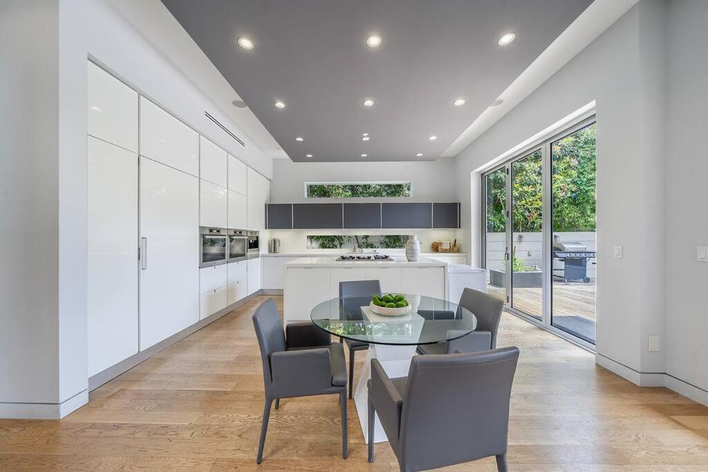 Beverly Grove D Villa *