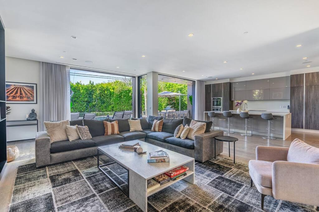 Luxury Gardner 5bdr !!! Villa *