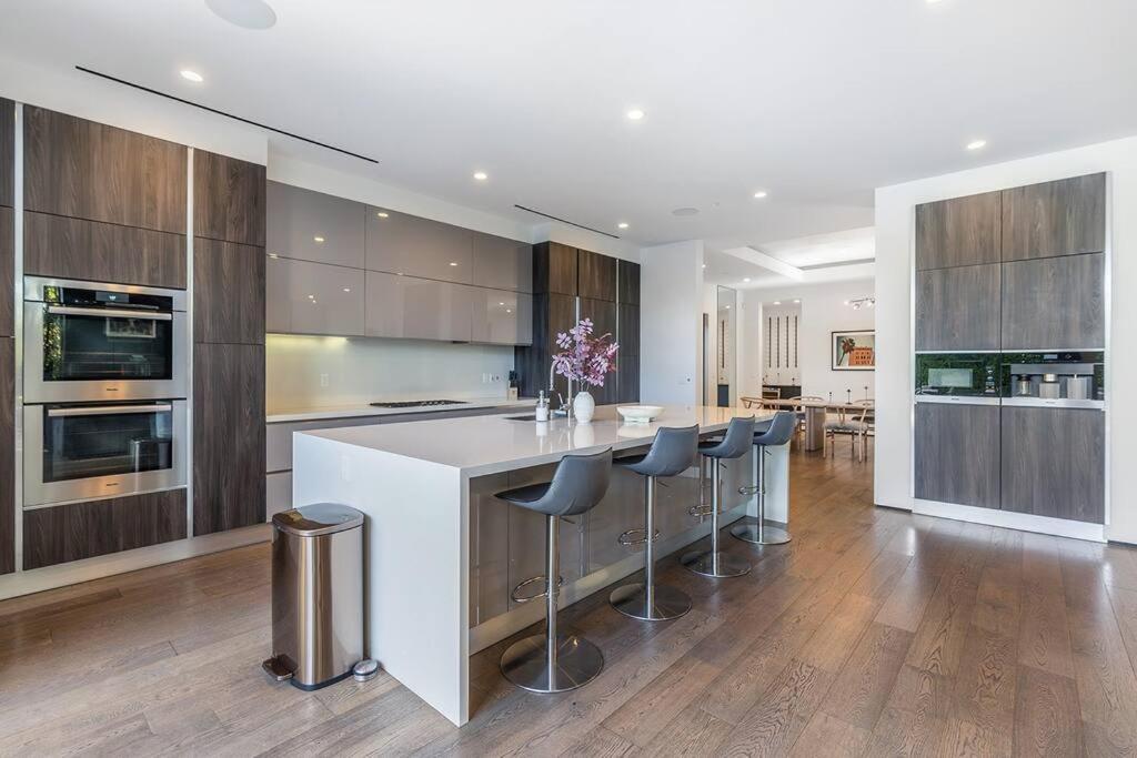 Luxury Gardner 5bdr !!! Villa *