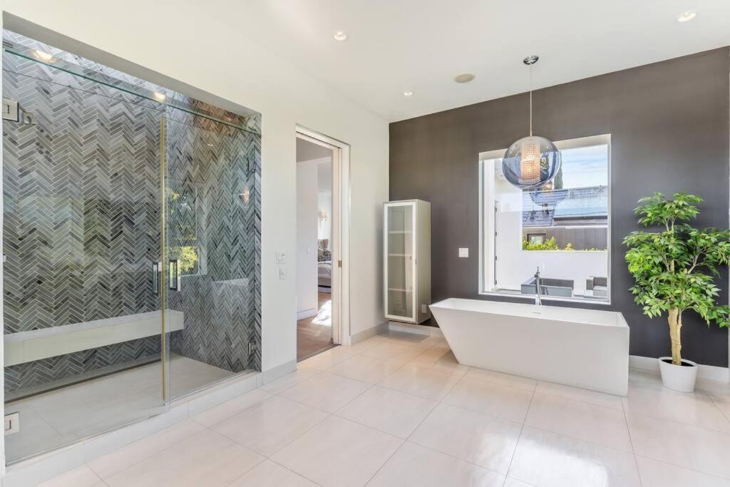 Villa Luxury 5 Bedroom C!!!! Los Angeles