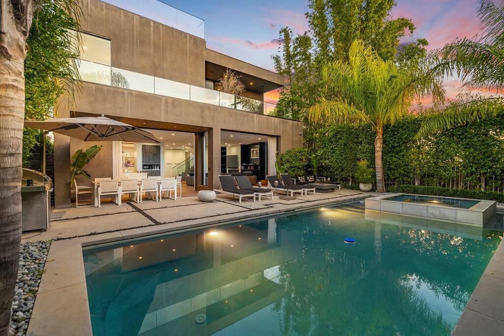 Luxury Gardner 5bdr !!! Villa