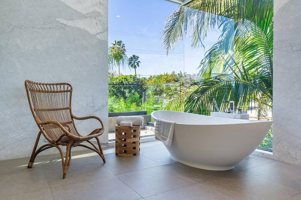 Luxury Gardner 5bdr !!! Los Angeles