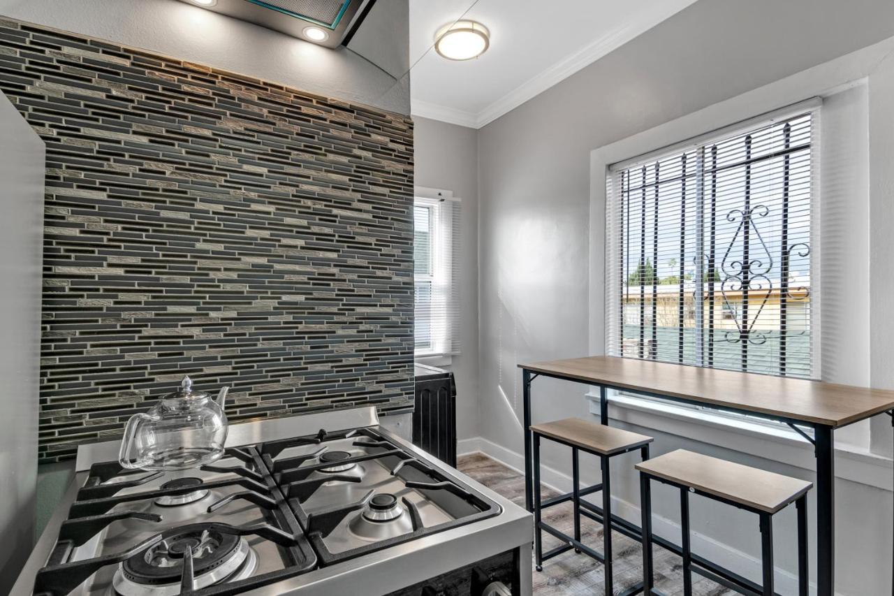 Hollywood Blvd Apartment