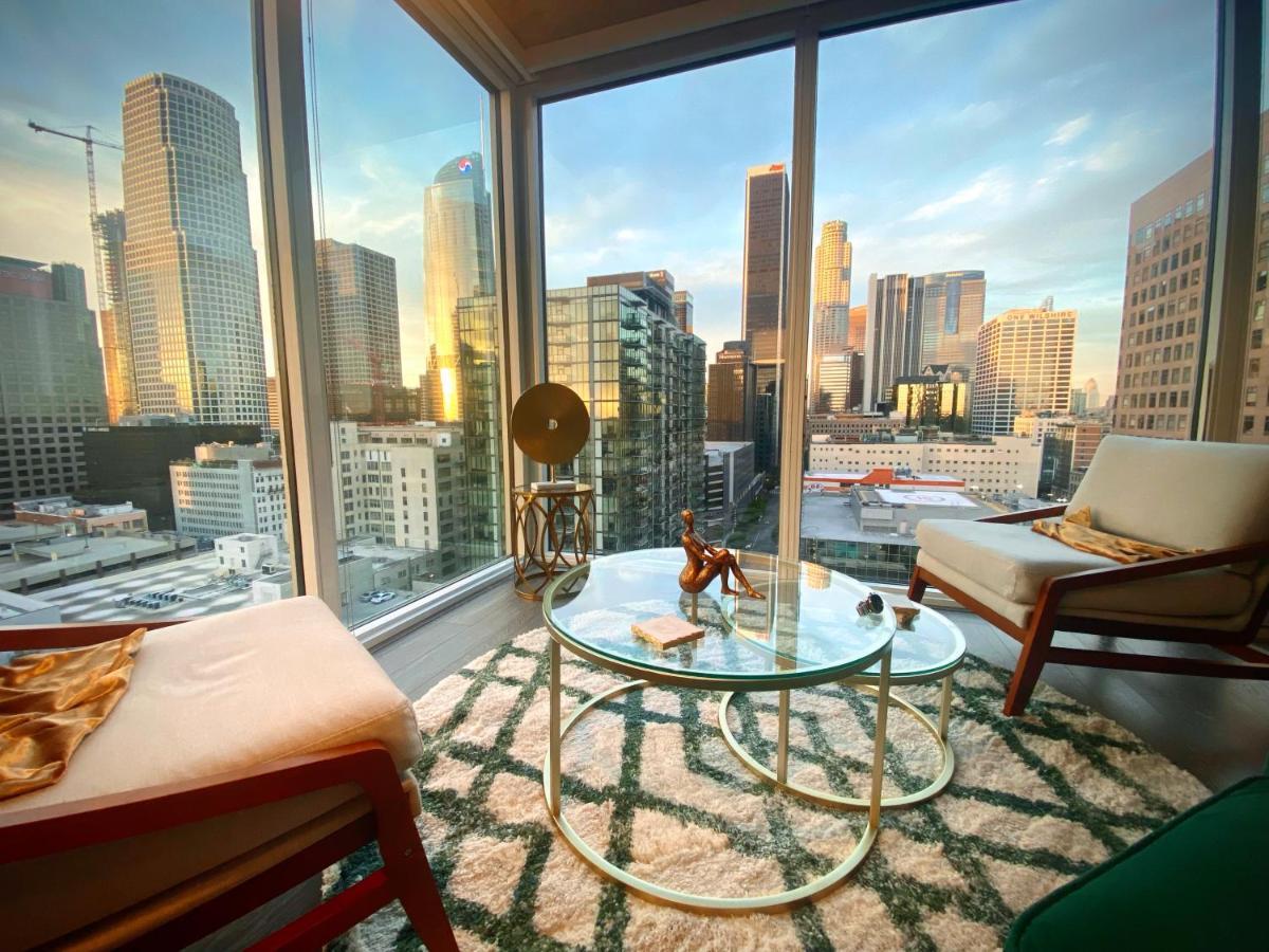 Sky 2b-2b High Rise Apartment, Downtown Apartment
