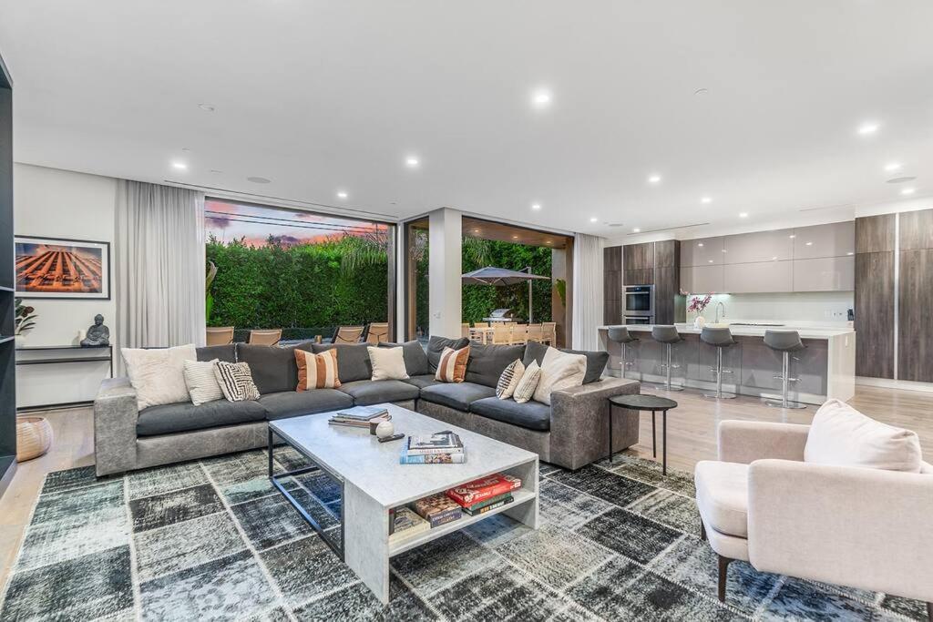 Luxury Gardner 5bdr !!! Villa *