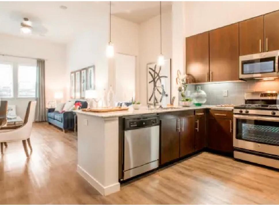 A-class Luxury 2 Bedrooms Apt In Woodland Hills Ca Apartment *