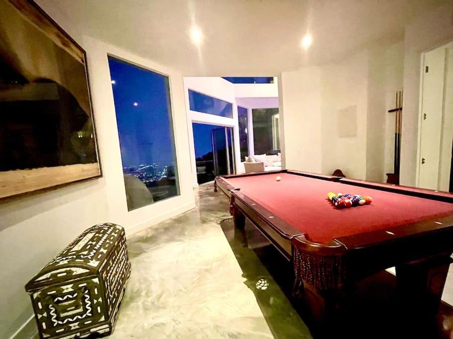 Hollywood Hills Modern Sanctuary-jaw Dropping View Villa *